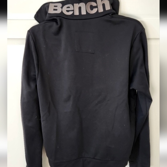 Bench Tech Jacket With Handwarmer Cuffs and Stand Up Collar Mens Size Small - Picture 10 of 10